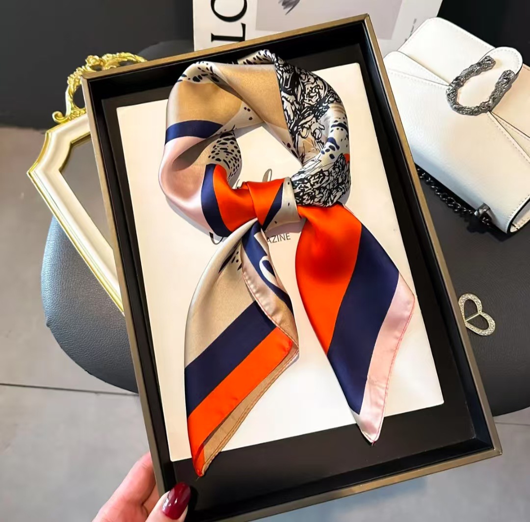 Foulard carré en soie pour fem - Luxury Bags China avis et prix