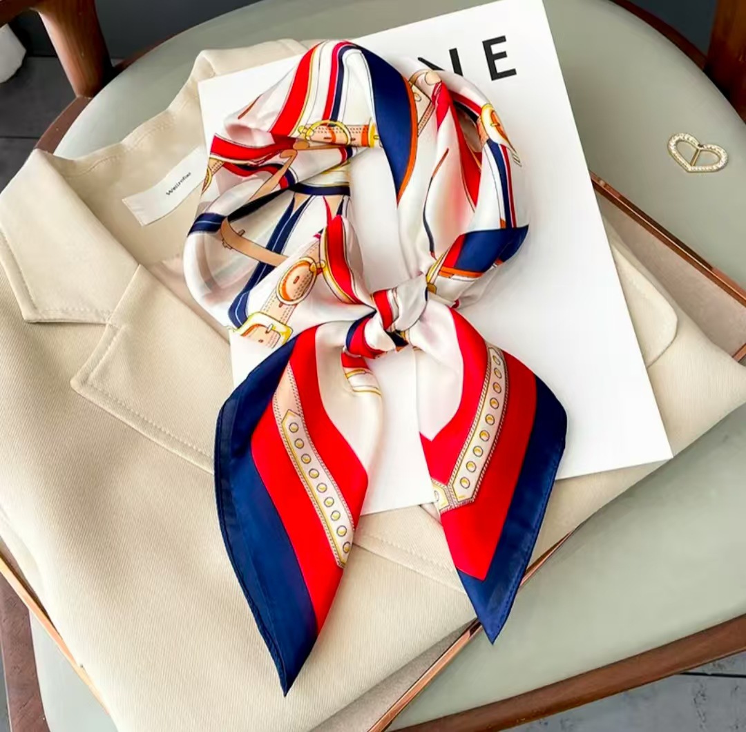 Foulard carré en soie pour fem - Luxury Bags China avis et prix